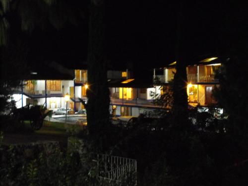 a night view of a building with lights at Hotel Bella Vista in Huasca de Ocampo