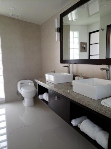 Un baño de Hotel Laguna Arenal