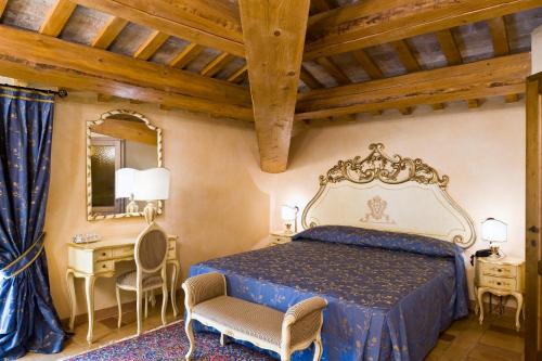 En eller flere senger på et rom på Villa Rinalducci
