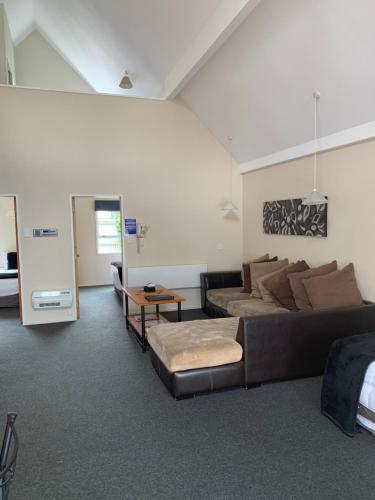 a living room filled with furniture and a couch at Green Gables Motel in Lower Hutt
