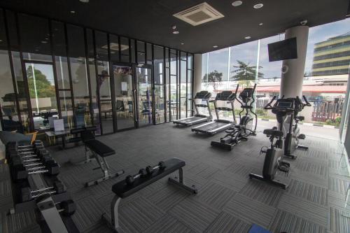 Goldenbay Hotelにあるフィットネスセンターまたはフィットネス設備