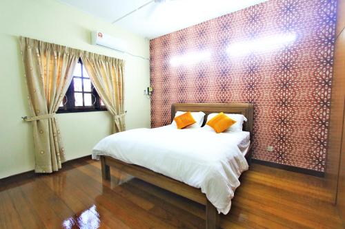 A bed or beds in a room at Gajah Villa 82