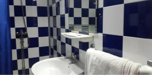 Koupelna v ubytování Roza Hotel