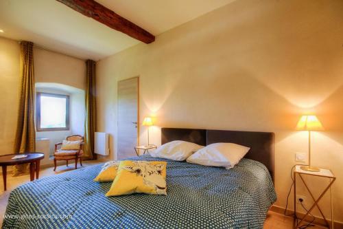 Postel nebo postele na pokoji v ubytování Castellu d'Orezza