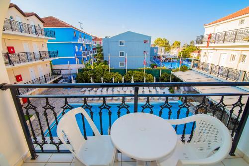 Una vista de la alberca en Playa Bay Hotel Zakynthos o alrededores