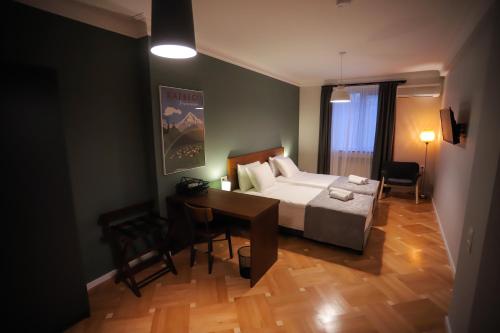 Кровать или кровати в номере HOTEL SABU