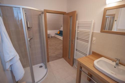 Un baño de Roubenka Bílá
