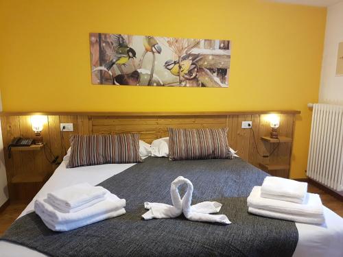 Ένα ή περισσότερα κρεβάτια σε δωμάτιο στο Indren Hus