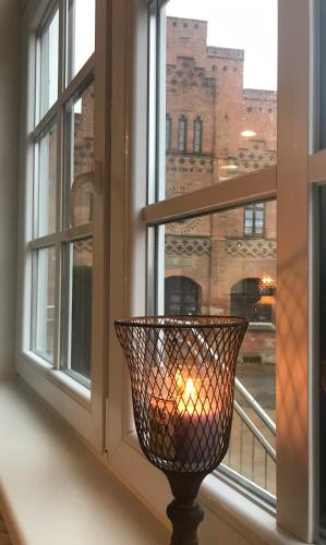 a lamp in front of a window with a view at Gestorfer Kötnerhof Business und Landlust in Springe