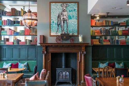 Coach & Horses Hotel, London – Updated 2023 Prices