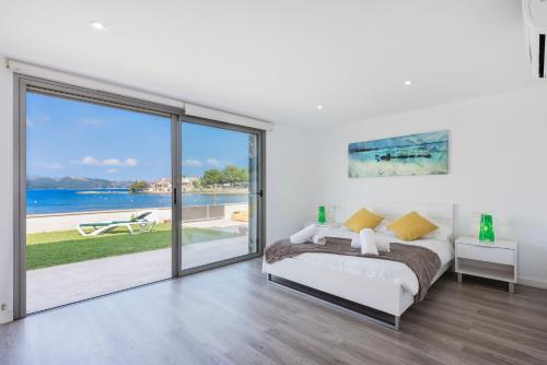 First Sea Line House 10 Guests w Garden in Alcudia