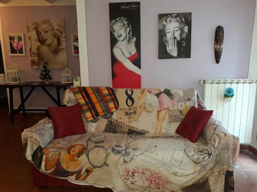 a living room with a couch and a bed at La Mansarda di Marilyn in Toscana in Cetona