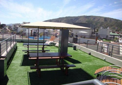 a group of picnic tables on top of a roof at Departamento Carlos Paz, Centro in Villa Carlos Paz