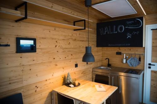 Kuchyň nebo kuchyňský kout v ubytování BERGHEIM Container Loft