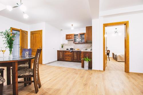 a dining room and kitchen with a table and chairs at Willa 35 in Leśnica