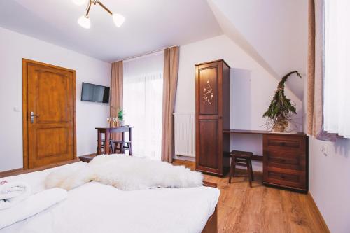 a living room with a white couch and a table at Willa 35 in Leśnica