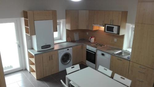 Η κουζίνα ή μικρή κουζίνα στο Apartmány Klimkovice
