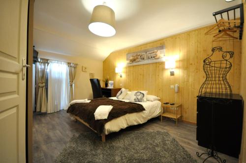 Кровать или кровати в номере Auberge de la Paix