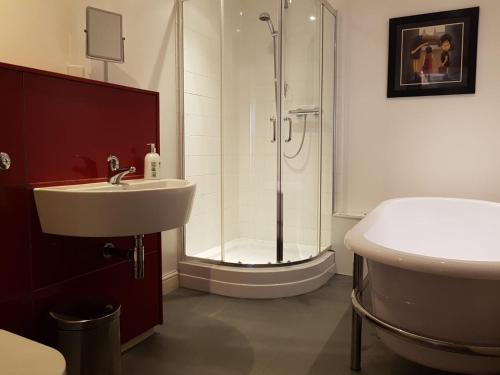 Vannituba majutusasutuses The Old Granary Country-retreat