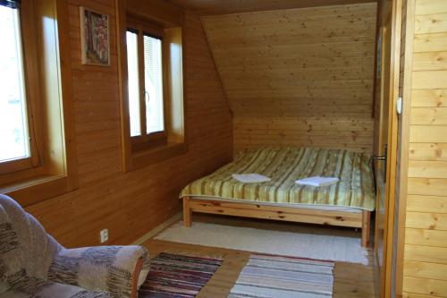 Posteľ alebo postele v izbe v ubytovaní Apartmán v zrube so Soľnou jaskyňou