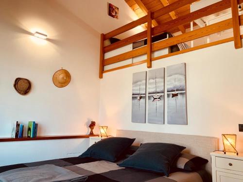 Llit o llits en una habitació de Il Granaio - Molino Maufet Mühle - Garden View