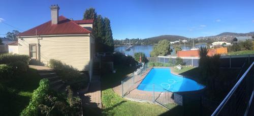 an overhead view of a house and a swimming pool at Waterfront Lodge Motel in Hobart