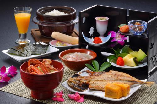 a table topped with plates of food and drinks at Hanashibuki in Tateyama