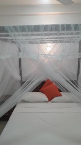 Llit o llits en una habitació de Madithya Villa