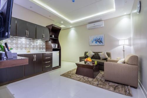 Al Muhaidb Residence Al Dawadmi tesisinde mutfak veya mini mutfak