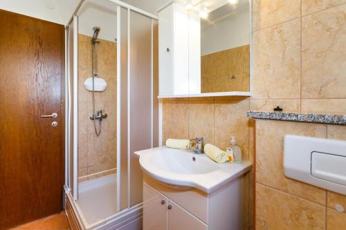 Ένα μπάνιο στο Apartment Anton