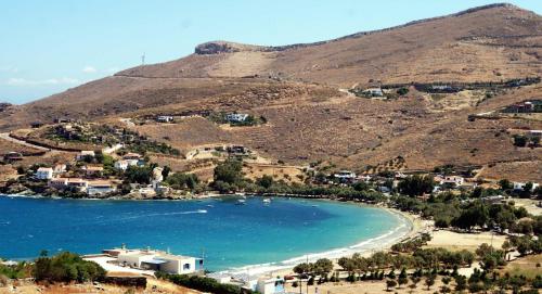 a view of a beach with houses and a mountain at Emelia in Otzias