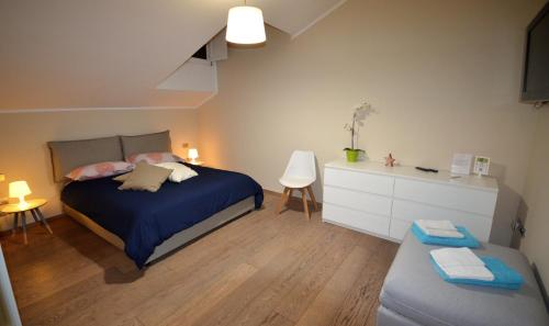 a bedroom with a bed and a white dresser at B&B Portanova in Salerno