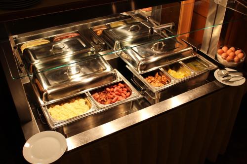 ホテルの敷地内または近くでの食事または食べ物