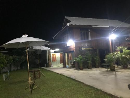 Fotografie z fotogalerie ubytování Polpol & Nuanlaor Hotel v destinaci Phrae