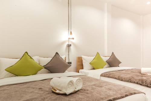 Кровать или кровати в номере Vann House Hua Hin