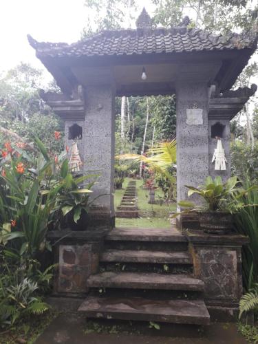 Сад в Tegal Jero Homestay