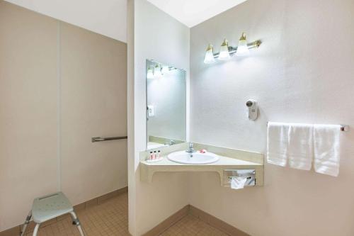 a bathroom with a sink and a mirror at Howard Johnson by Wyndham Salem in Salem