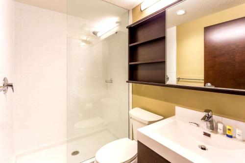 Imagen de la galería de Microtel Inn & Suites by Wyndham Whitecourt, en Whitecourt