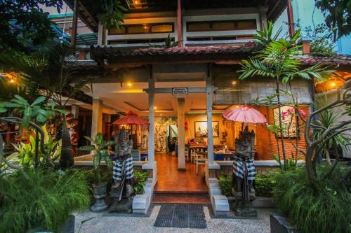 Taman di luar Legian Village Hotel - CHSE Certified