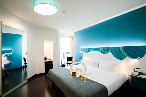 a hotel room with a large bed and a large window at Hotel Concordia Barcelona in Barcelona