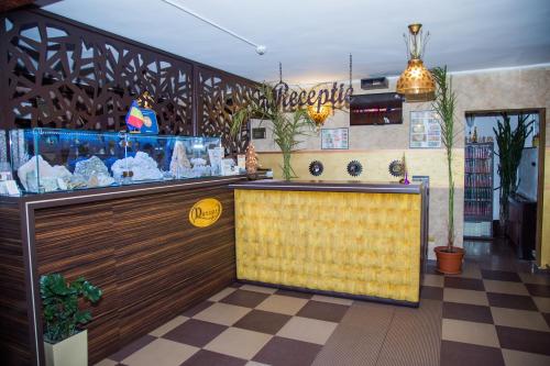a bar in a restaurant with a yellow counter at Motel Davios in Târgu Jiu