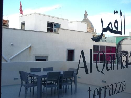 a table and chairs on top of a building at Community Rooms & Wine in Favara
