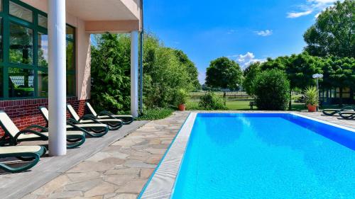 Πισίνα στο ή κοντά στο Christinenhof & Spa - Wellnesshotel am Rande des Spreewalds