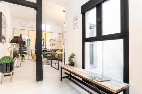 Waou MALASAÑA es MIA - Corta Duración