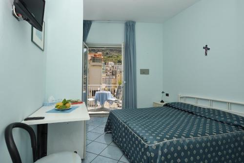 a bedroom with a bed and a table with a bowl of fruit at Maison Raphael in Minori