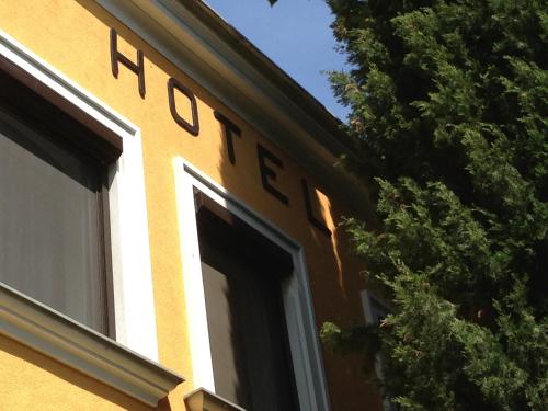 Το κτήριο όπου στεγάζεται  ο ξενώνας
