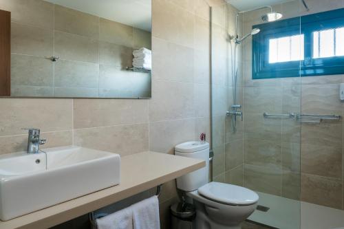 a bathroom with a toilet and a sink and a shower at Apartamentos Villa Canaima in Puerto del Carmen