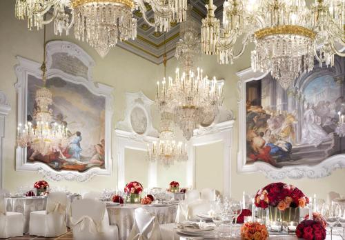 מסעדה או מקום אחר לאכול בו ב-Four Seasons Hotel Firenze