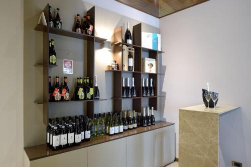 a shelf filled with bottles of wine on a wall at Hotel Canon d'Oro in Conegliano