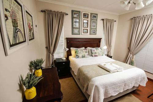 a bedroom with a bed with a wooden head board at Aberdeen House in Newcastle